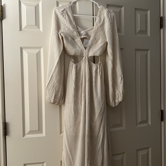 Boutique beige longe sleeve cut out maxi dress - Picture 4 of 4